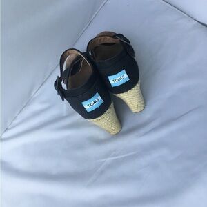 Toms BLACK WEDGE SIZE 8